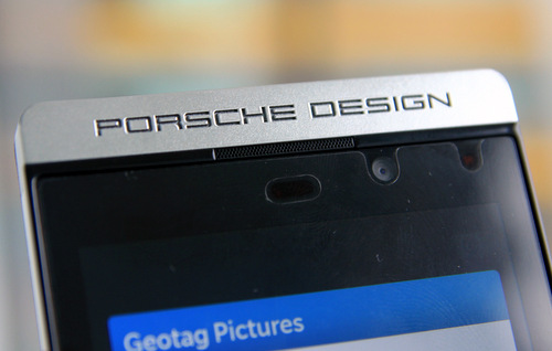 camera-truoc-BlackBerry-Porsche-Design-P998